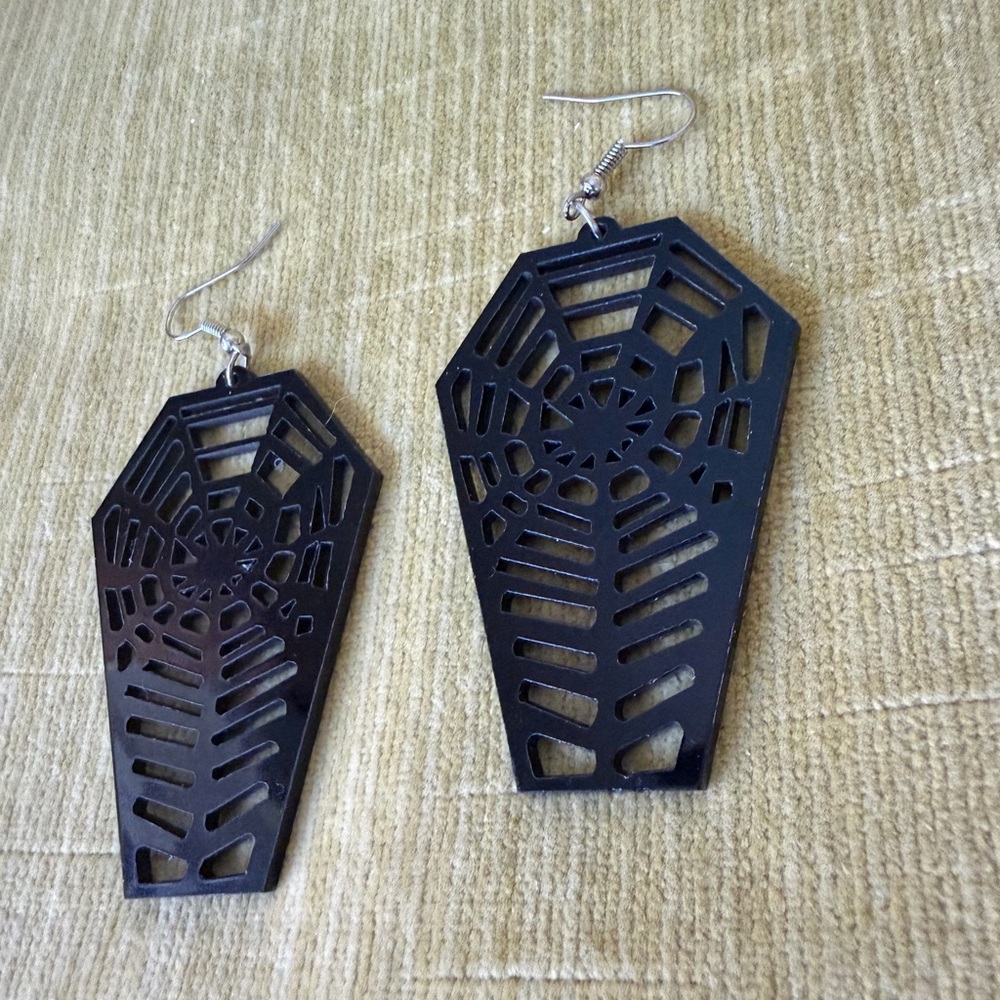 Black Spider Web Coffin Earrings, new - Picture 4 of 5